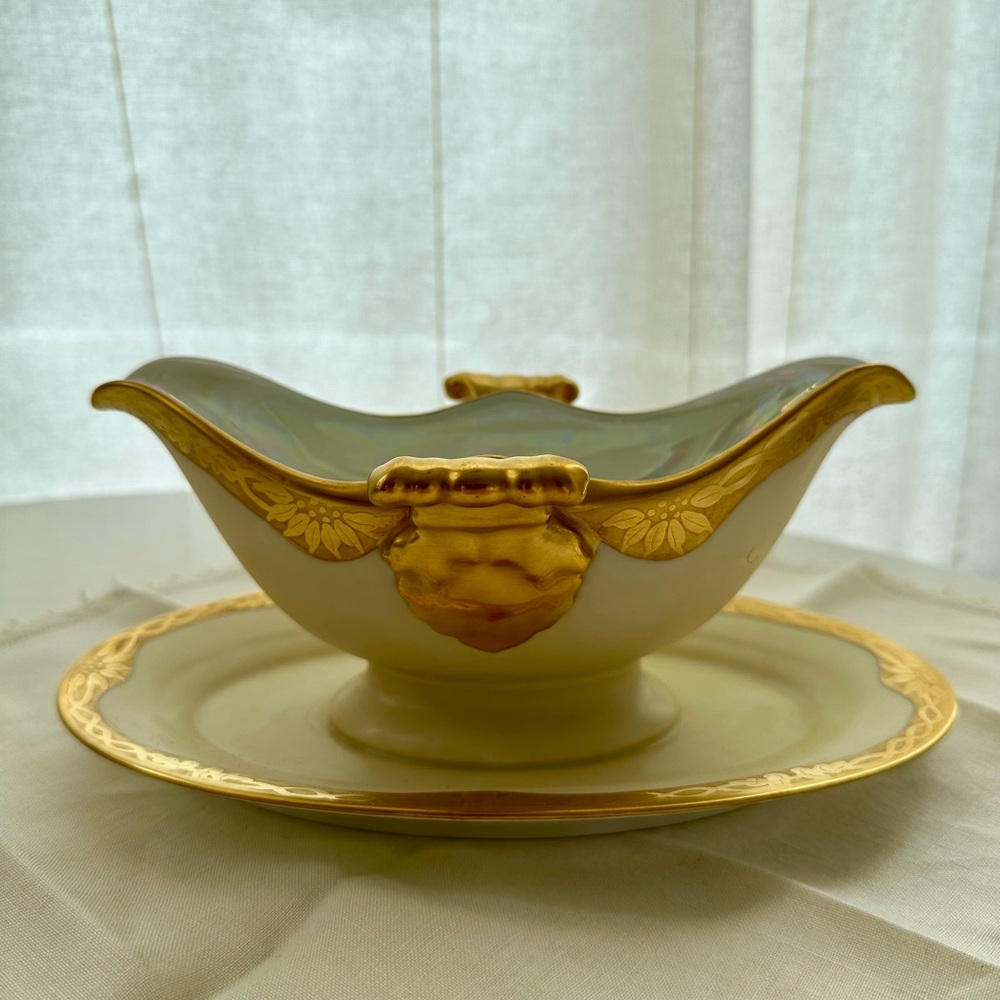 Hutschenreuther China Bavaria Ivory Bone China Gravy Boat & Underplate